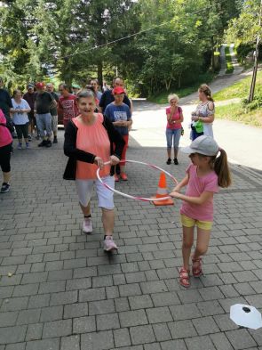 uczestnicy spotkania podczas zabaw rekreacyjnych 