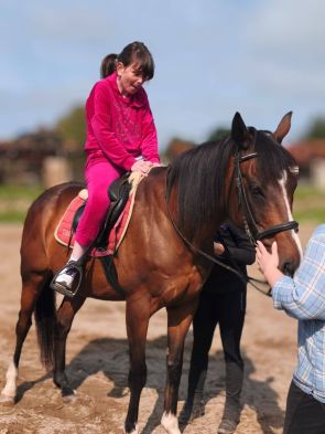 podopieczna podczas przejażdżki konnej