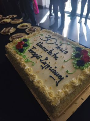 tort z okolicznościowym napisem