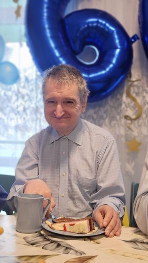 solenizant podczas przyjęcia