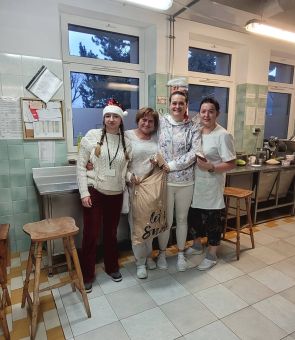personel kuchni z mikołajkami