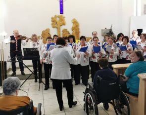 podczas jednego z występów w kaplicy domu